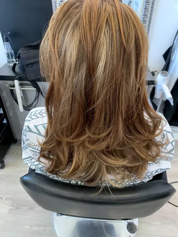 Coloration in warmen Karamelltönen – Ergebnis aus dem Q LOUNGE Friseursalon