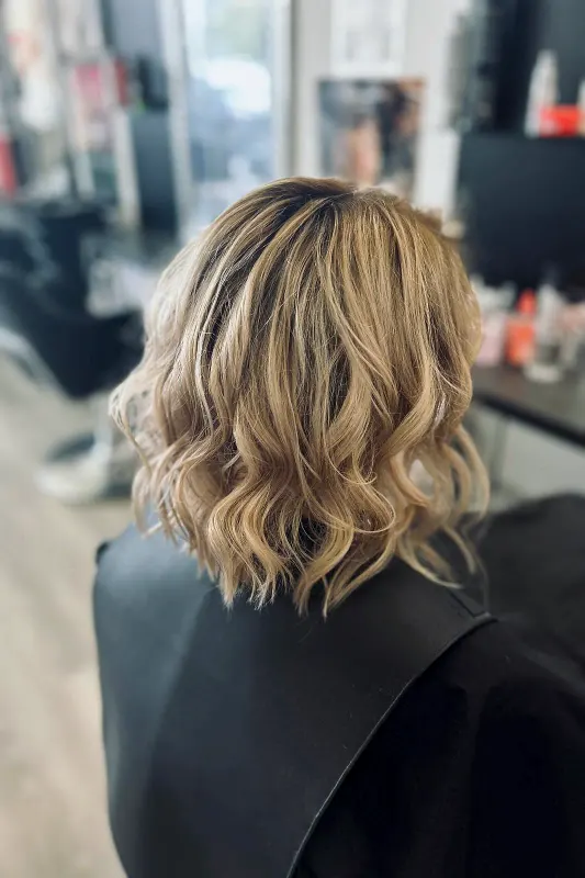 Strähnen mit weichen Locken