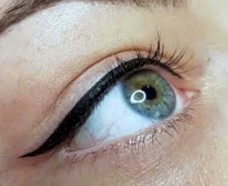 Lidstrich mit Permanent Make-up